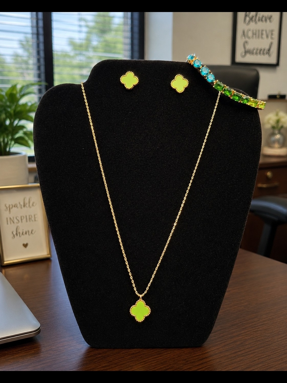 Park Lane Green Icon Necklace/Earring Set, Tri-colored Impression Bracelet